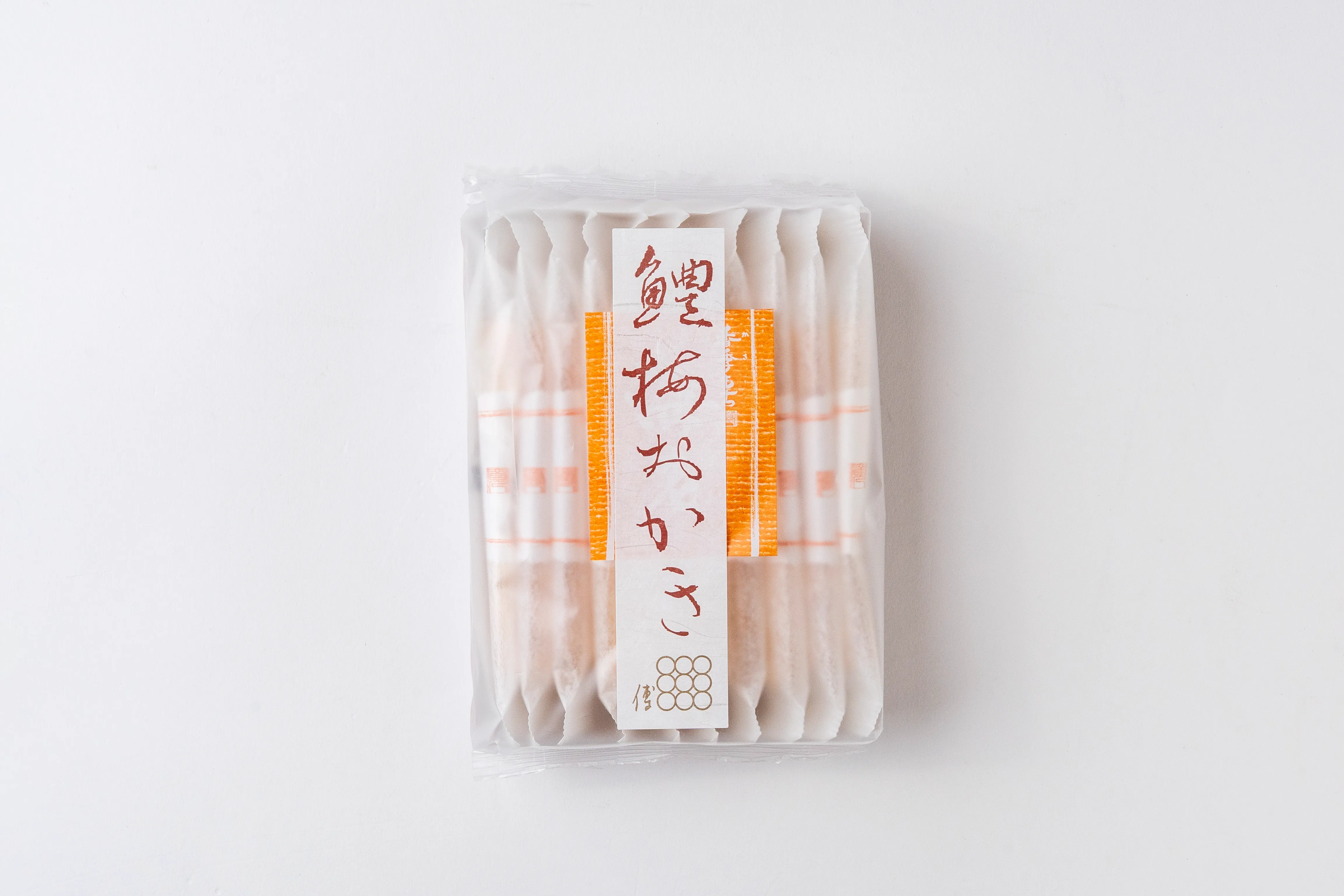 透明な個包装をまとめる縦長の和紙シール