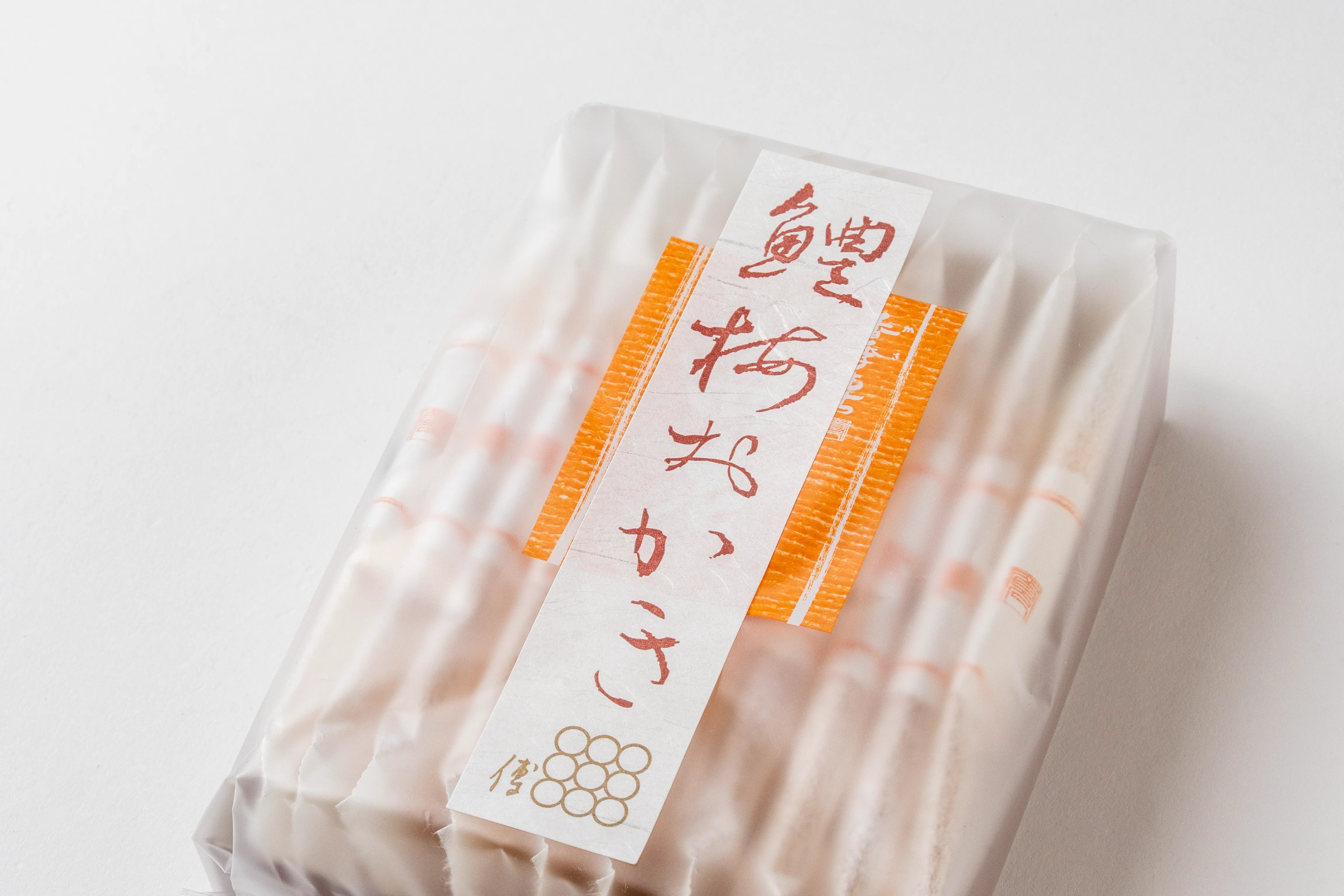 米菓の個包装に貼った縦長の和紙シール